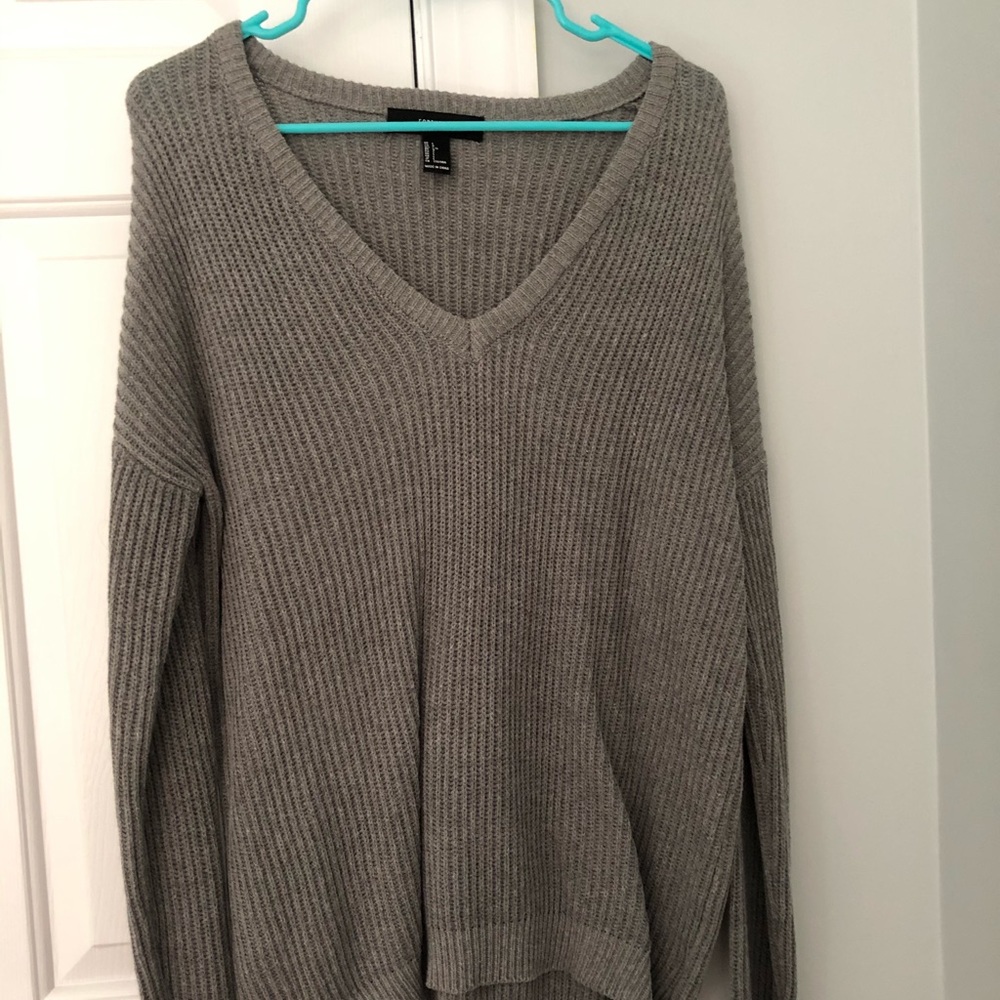 NEVER WORN Forever 21 V-Neck Sweater
